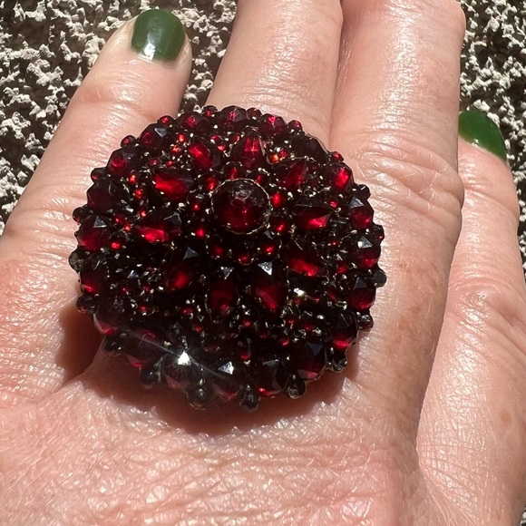 Spectacular Gold and Garnet Cocktail Ring - Picture 2 of 9
